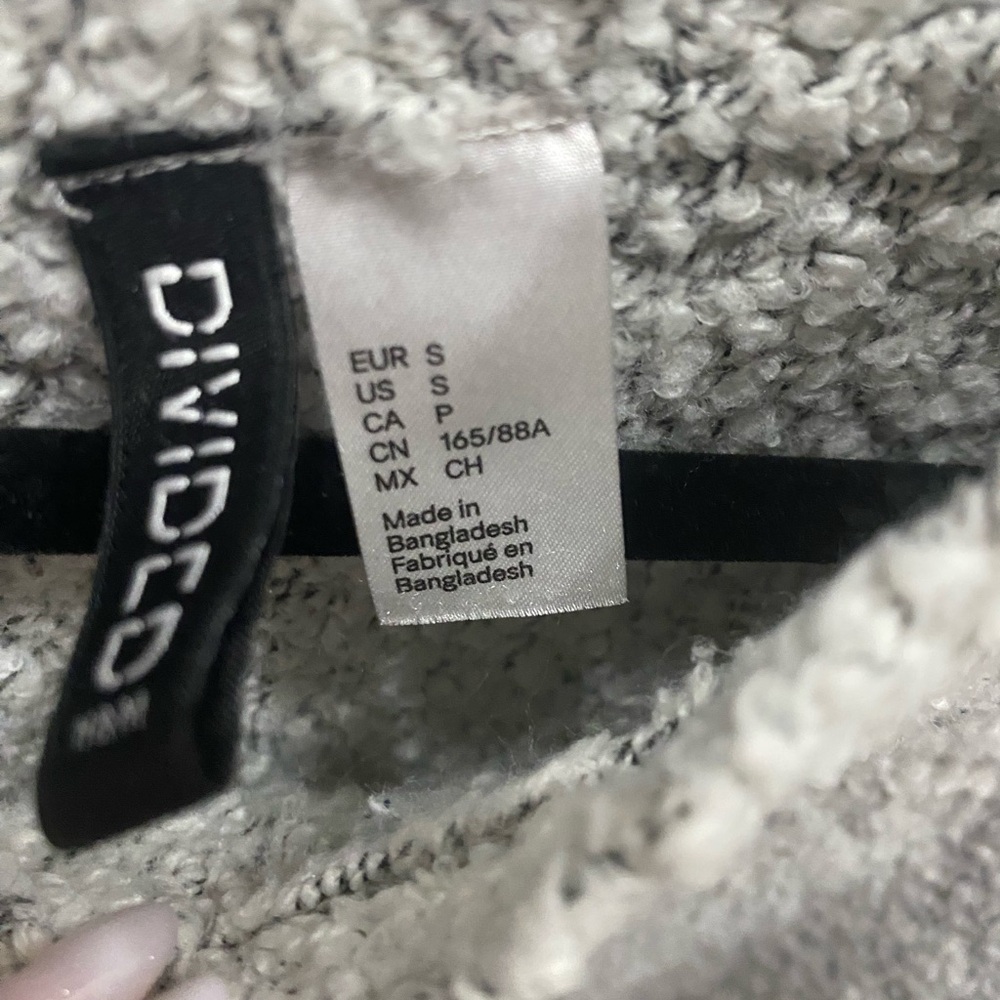 Sweater - Picture 2 of 2